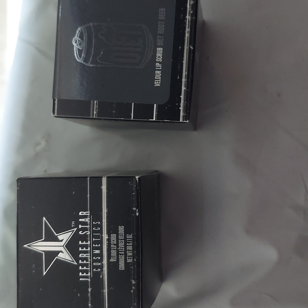 2 nib Jeffree Star 🌟 lip scrub